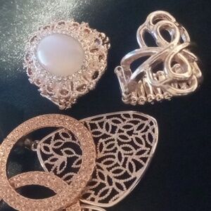 Rose gold dangle earrings X2 & 2x expandable matching rings.